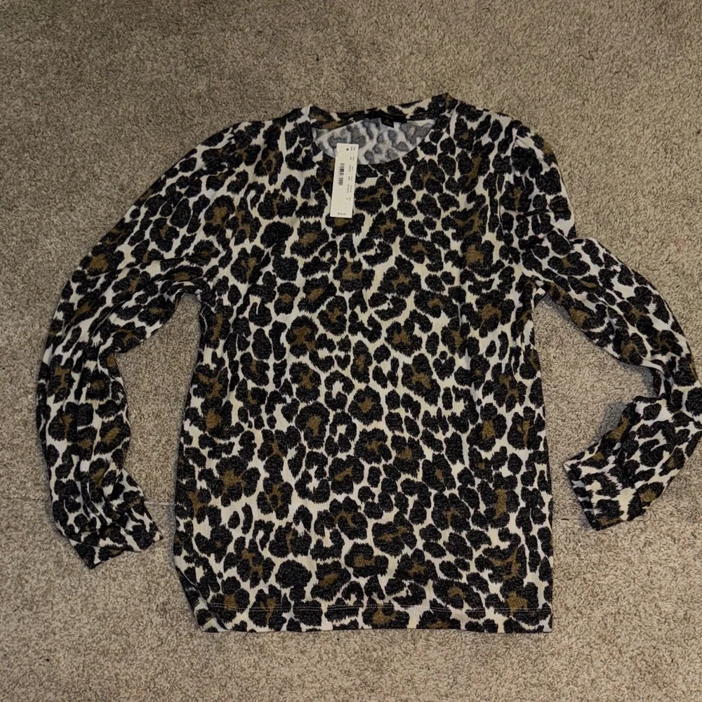 J. Crew NWT❗️Animal Print Supercozy puff-sleeve pullover in leopard Cream